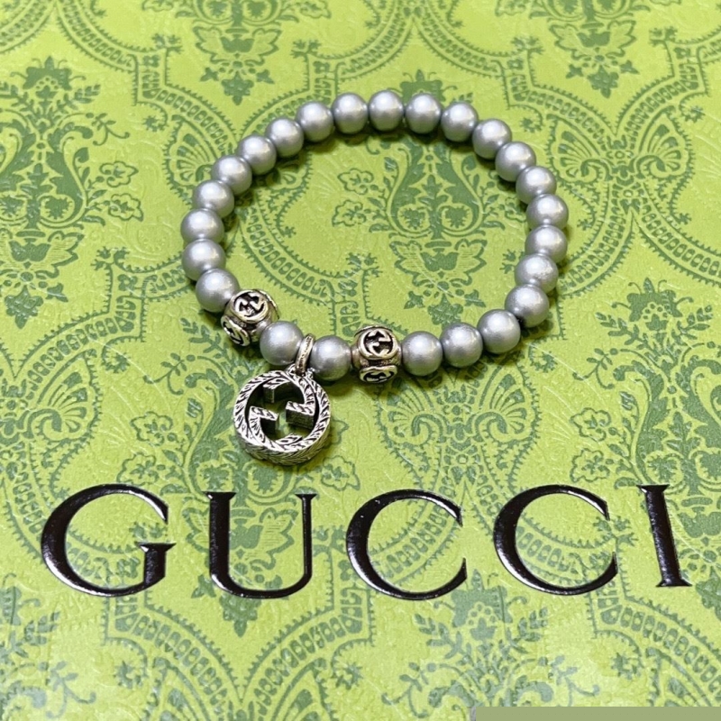 G*u*i bracelets